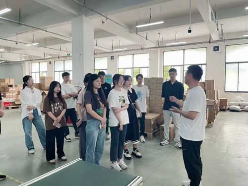 专业实践授经验，学以致用促发展 经济管理学院电子商务专业学生赴企业参观见习，深化技术服务认知