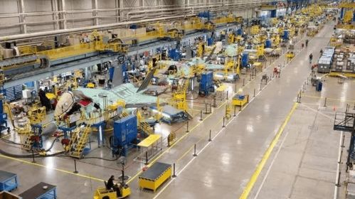 走进F-35生产线 感受高科技超级工厂与电子商务技术服务的深度融合